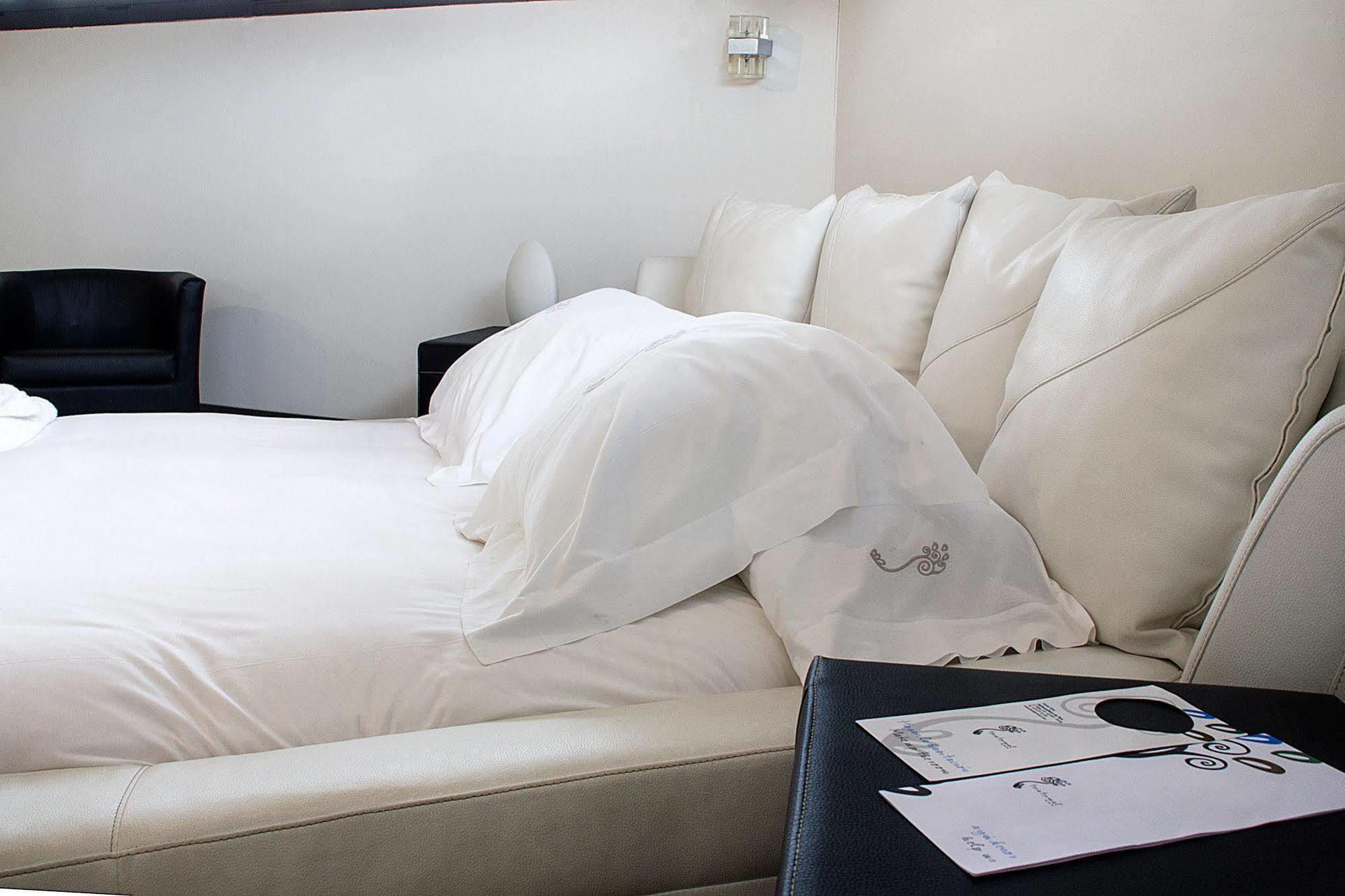 Hotel Teratermal Valdeavellano de Tera Bagian luar foto